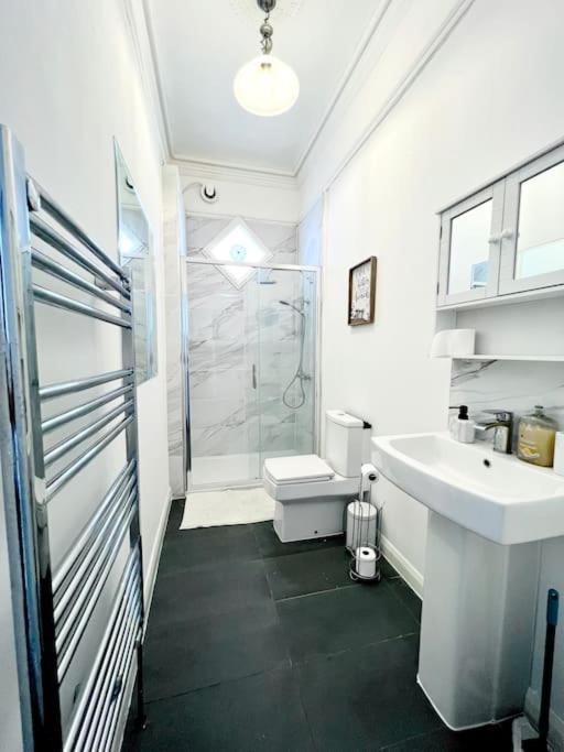 Flat 4 Marine Parade House, 1 East Cliff- Next To Dover Port, White Cliffs, Beach, Castle Kültér fotó