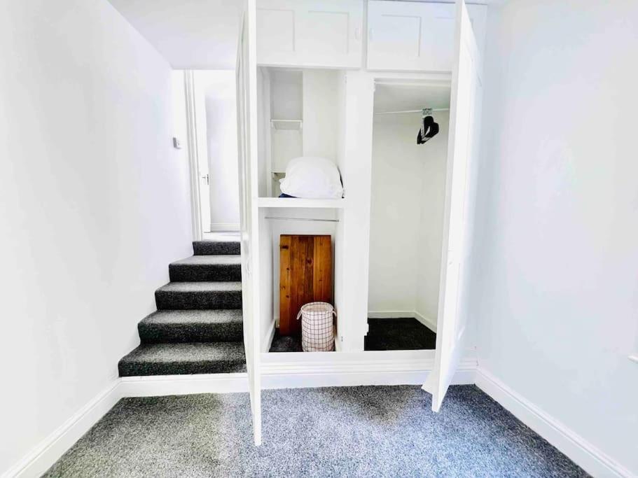 Flat 4 Marine Parade House, 1 East Cliff- Next To Dover Port, White Cliffs, Beach, Castle Kültér fotó