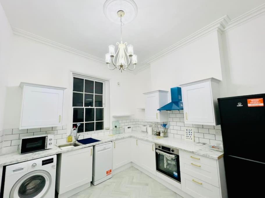 Flat 4 Marine Parade House, 1 East Cliff- Next To Dover Port, White Cliffs, Beach, Castle Kültér fotó