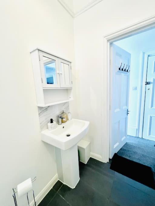 Flat 4 Marine Parade House, 1 East Cliff- Next To Dover Port, White Cliffs, Beach, Castle Kültér fotó